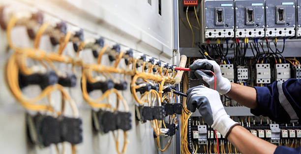 Professional Electrician technician working in Jackson, MI
